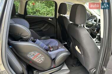 Внедорожник / Кроссовер Ford Escape 2017 в 