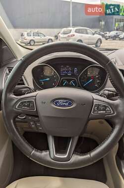 Внедорожник / Кроссовер Ford Escape 2016 в 