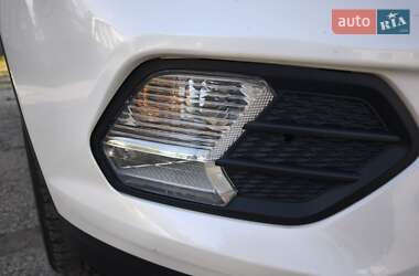 Внедорожник / Кроссовер Ford Escape 2017 в 