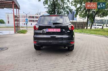Внедорожник / Кроссовер Ford Escape 2019 в 
