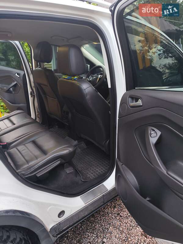 Внедорожник / Кроссовер Ford Escape 2015 в Черкассах