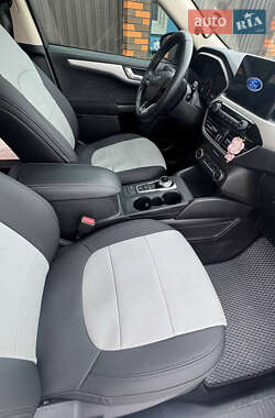 Внедорожник / Кроссовер Ford Escape 2020 в 