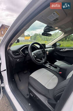 Внедорожник / Кроссовер Ford Escape 2020 в 