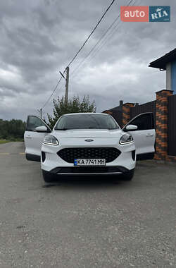 Внедорожник / Кроссовер Ford Escape 2020 в 