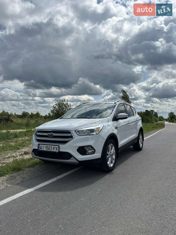 Внедорожник / Кроссовер Ford Escape 2017 в 
