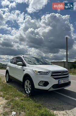 Внедорожник / Кроссовер Ford Escape 2017 в 