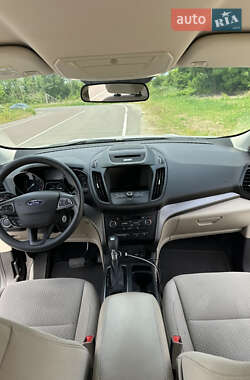 Внедорожник / Кроссовер Ford Escape 2017 в 