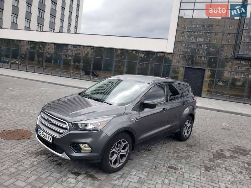 Внедорожник / Кроссовер Ford Escape 2018 в 