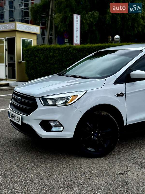Внедорожник / Кроссовер Ford Escape 2016 в Киеве