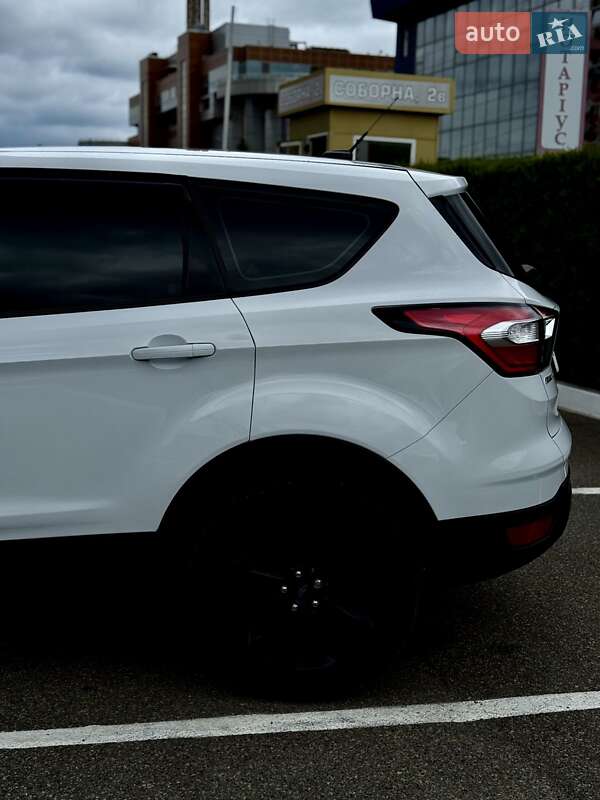 Внедорожник / Кроссовер Ford Escape 2016 в Киеве