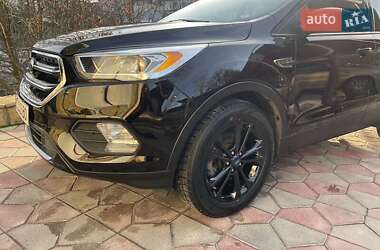 Внедорожник / Кроссовер Ford Escape 2018 в 