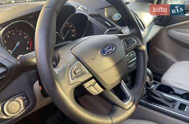 Внедорожник / Кроссовер Ford Escape 2018 в 