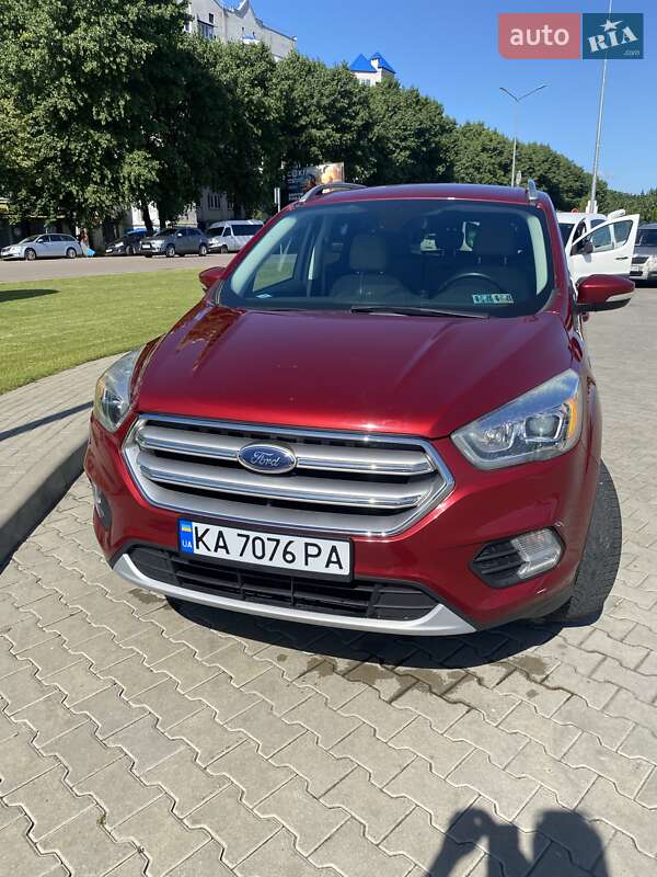 Внедорожник / Кроссовер Ford Escape 2016 в 
