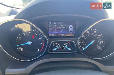 Внедорожник / Кроссовер Ford Escape 2016 в 