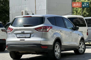 Внедорожник / Кроссовер Ford Escape 2016 в 
