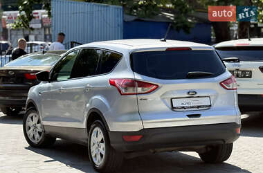 Внедорожник / Кроссовер Ford Escape 2016 в 