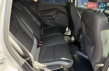 Внедорожник / Кроссовер Ford Escape 2016 в 