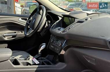 Внедорожник / Кроссовер Ford Escape 2019 в 