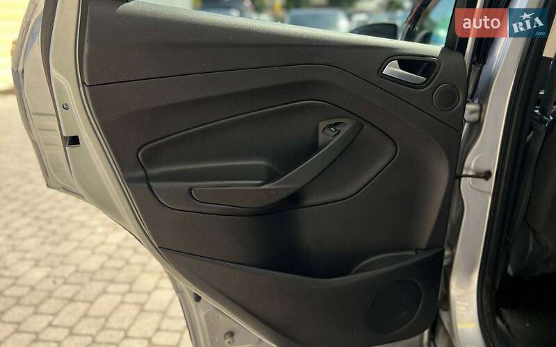 Внедорожник / Кроссовер Ford Escape 2015 в Ивано-Франковске