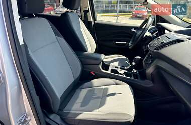 Внедорожник / Кроссовер Ford Escape 2017 в 