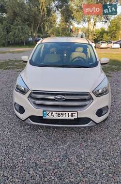Позашляховик / Кросовер Ford Escape 2016 в 