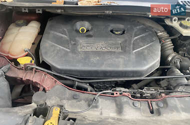 Внедорожник / Кроссовер Ford Escape 2013 в 