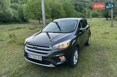 Внедорожник / Кроссовер Ford Escape 2017 в Сваляве