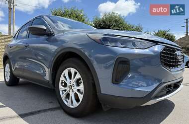 Позашляховик / Кросовер Ford Escape 2023 в 