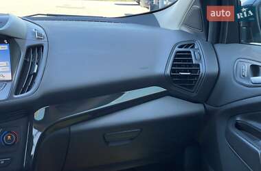 Внедорожник / Кроссовер Ford Escape 2017 в 