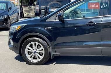 Внедорожник / Кроссовер Ford Escape 2017 в 