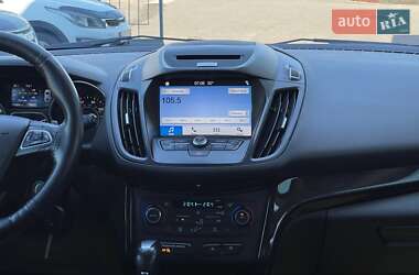 Внедорожник / Кроссовер Ford Escape 2017 в 