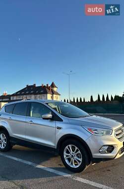 Позашляховик / Кросовер Ford Escape 2018 в 
