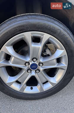 Внедорожник / Кроссовер Ford Escape 2014 в 