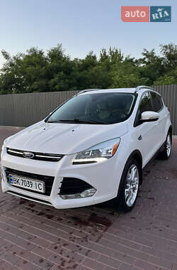 Позашляховик / Кросовер Ford Escape 2016 в Сарнах