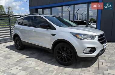 Внедорожник / Кроссовер Ford Escape 2017 в 