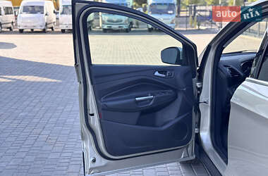 Внедорожник / Кроссовер Ford Escape 2017 в 