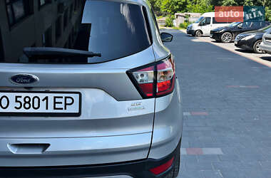 Внедорожник / Кроссовер Ford Escape 2017 в 