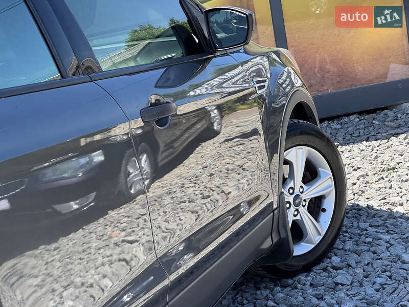 Внедорожник / Кроссовер Ford Escape 2014 в Стрые