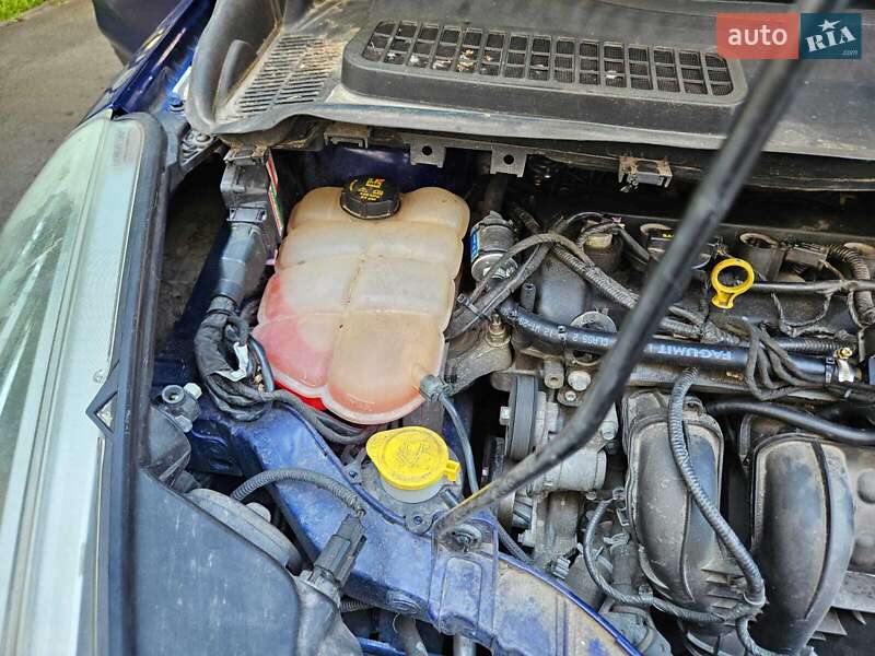 Внедорожник / Кроссовер Ford Escape 2014 в Вишневом
