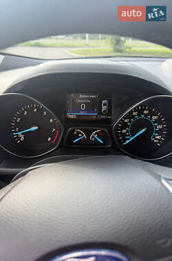 Внедорожник / Кроссовер Ford Escape 2015 в 