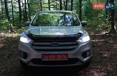 Внедорожник / Кроссовер Ford Escape 2019 в 
