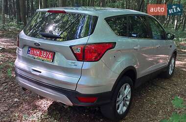 Внедорожник / Кроссовер Ford Escape 2019 в 