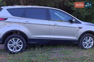Внедорожник / Кроссовер Ford Escape 2019 в 