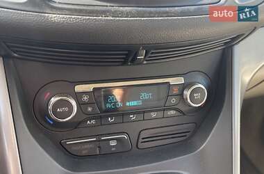 Внедорожник / Кроссовер Ford Escape 2014 в 