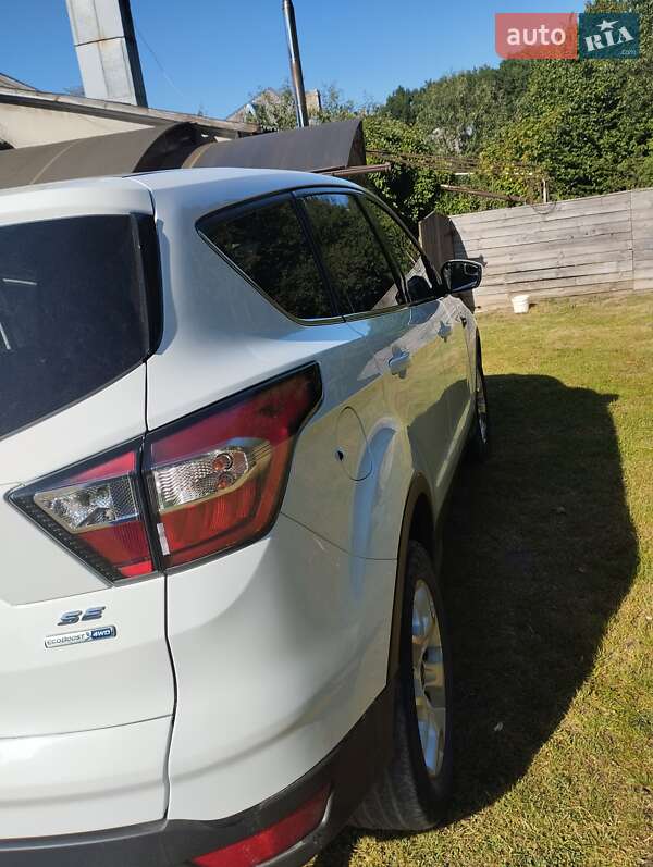 Внедорожник / Кроссовер Ford Escape 2017 в Кременце