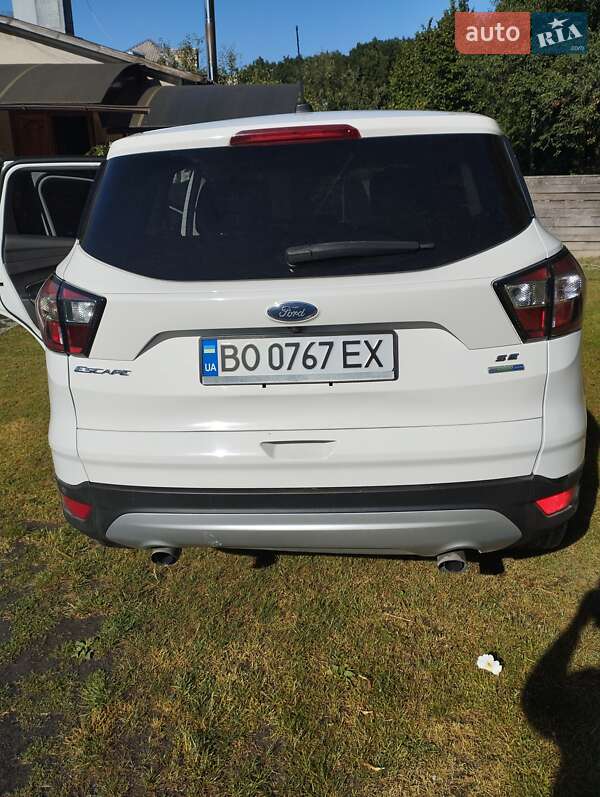 Внедорожник / Кроссовер Ford Escape 2017 в Кременце