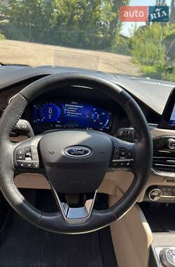 Позашляховик / Кросовер Ford Escape 2020 в 