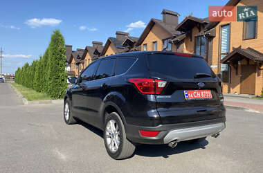 Позашляховик / Кросовер Ford Escape 2019 в 