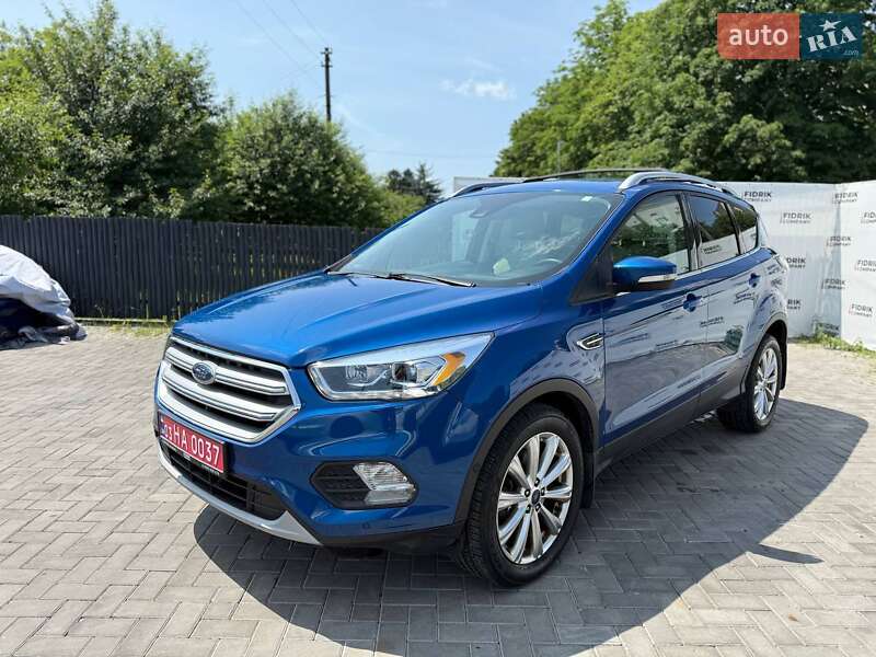 Внедорожник / Кроссовер Ford Escape 2017 в Луцке