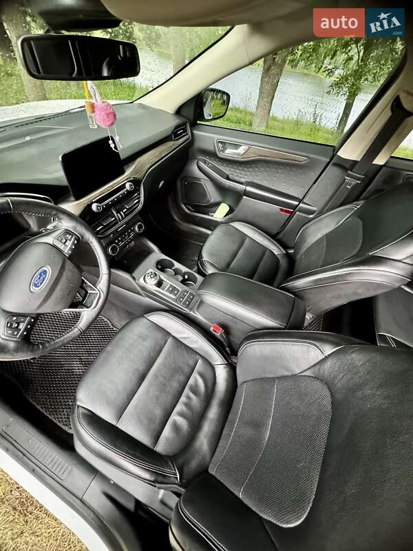 Внедорожник / Кроссовер Ford Escape 2020 в Сумах